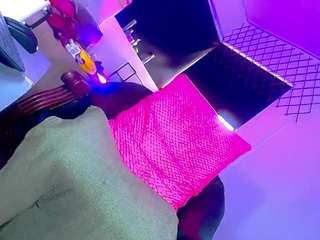 bellatrixx-69 Live Webcam on CamSoda