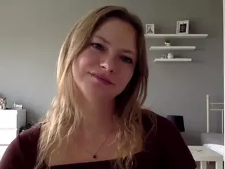 MillieDesire's Live Sex Cam Show