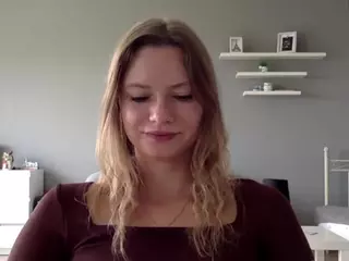 MillieDesire's Live Sex Cam Show