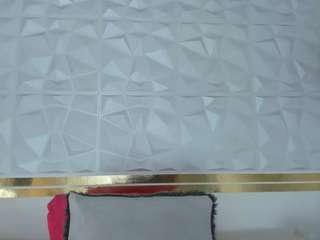 sara-collinnss's CamSoda show and profile