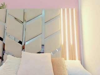victoria-moon Live Webcam on CamSoda