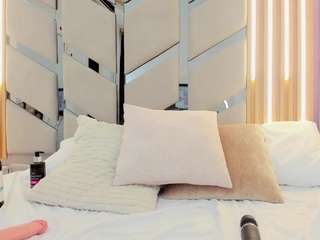 victoria-moon Live Webcam on CamSoda