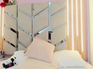  victoria-moon chat room