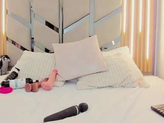 victoria-moon Live Webcam on CamSoda