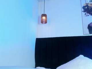 dollyzoe's CamSoda show and profile