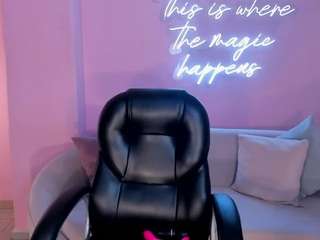 roxycastello, female webcam model,  years old, on live webcam