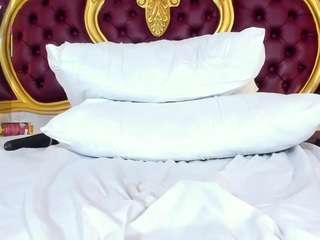 kendralholson's CamSoda show and profile