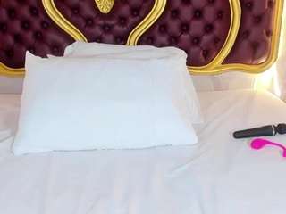 kendralholson's CamSoda show and profile