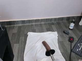 kendralholson's CamSoda show and profile