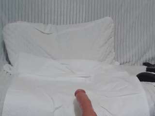 AnnaHotSquirt live webcam show