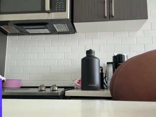 Live cam show with BEST DICK SUCKER ON CAMSODA