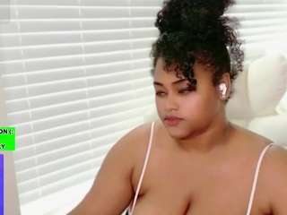 carmencash Live Webcam on CamSoda