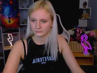 madam-ulis's CamSoda show and profile