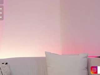 Live webcam model riley-pride on Soda Cams