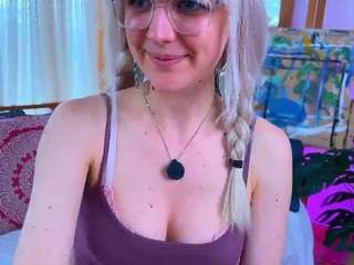 allyelliot's CamSoda show and profile