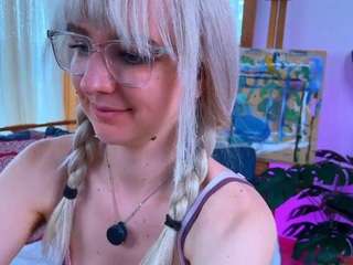 allyelliot's CamSoda show and profile