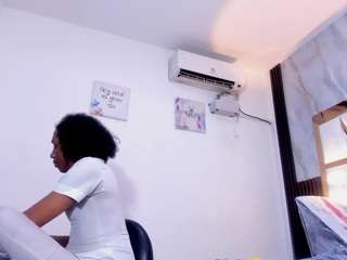 amber-dior webcam model