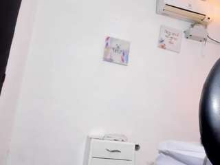amber-dior Live Webcam on CamSoda