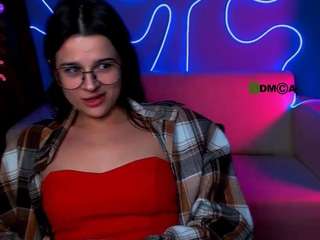 berry-alma's CamSoda show and profile