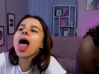 berry-alma's Live Sex Cam Show