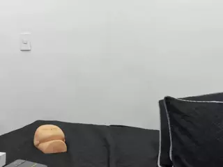 Cloeerabbytt's Live Sex Cam Show
