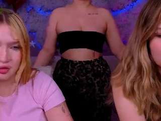 playful-sophie live cam — ass bouncing, naked, young adult