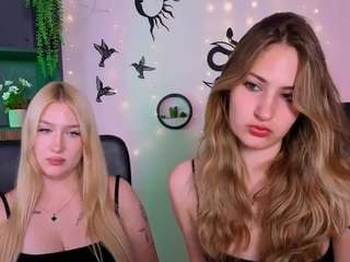 playful-sophie live webcam show
