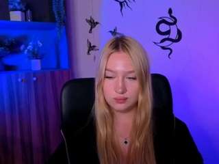 playful-sophie Live Webcam on CamSoda