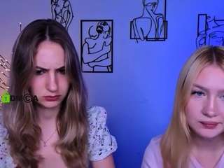 playful-sophie live webcam show