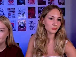 playful-sophie live webcam show