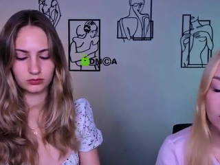 playful-sophie live webcam show