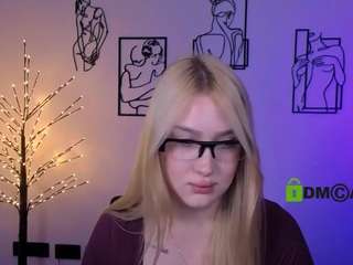 playful-sophie live webcam show