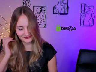 playful-sophie live cam preview