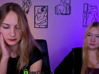 playful-sophie live cam preview