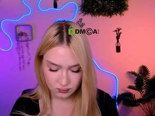 playful-sophie live cam preview