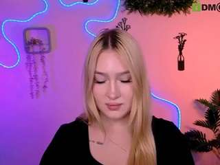 playful-sophie live cam preview