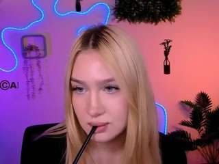 playful-sophie live cam preview