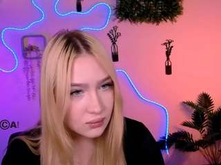 playful-sophie live cam preview