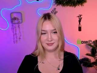 playful-sophie live cam preview