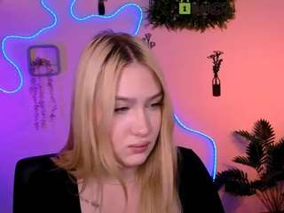 playful-sophie live cam preview