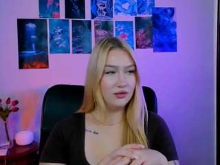 playful-sophie live cam preview
