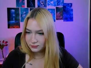 playful-sophie live cam preview