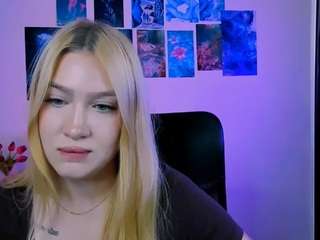 Playful-sophie's cam show statistics and live stream