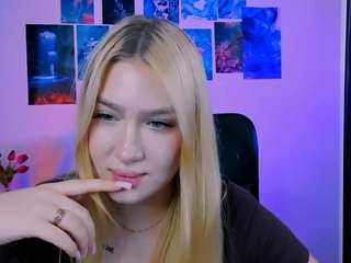 playful-sophie live cam preview