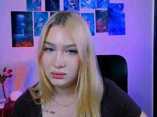 playful-sophie live cam preview