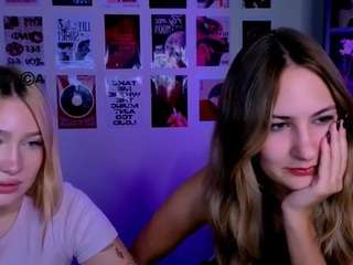 playful-sophie live cam preview