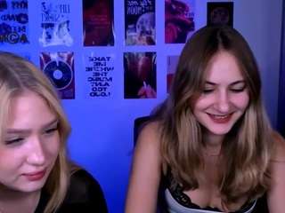 playful-sophie live cam preview