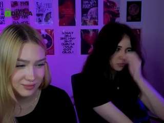 playful-sophie live cam preview