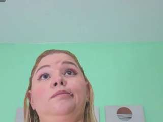 selena-castillo webcam