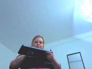 selena-castillo webcam